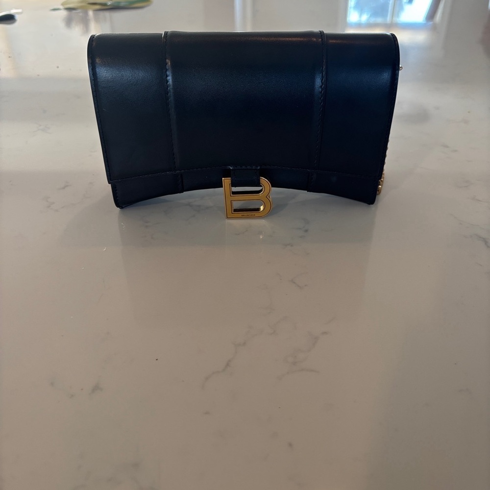 Balenciaga Hourglass Wallet on Chain - Picture 2 of 5